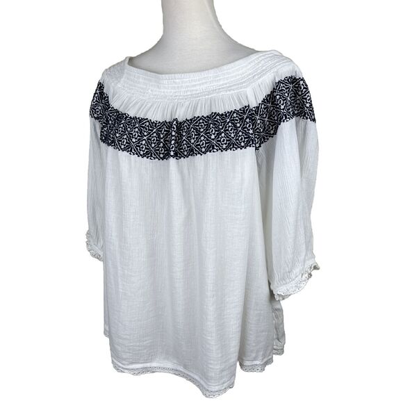 Crown & Ivy Tops - Crown & Ivy Women’s Large White Embroidered Peasant Boho Blouse Top L